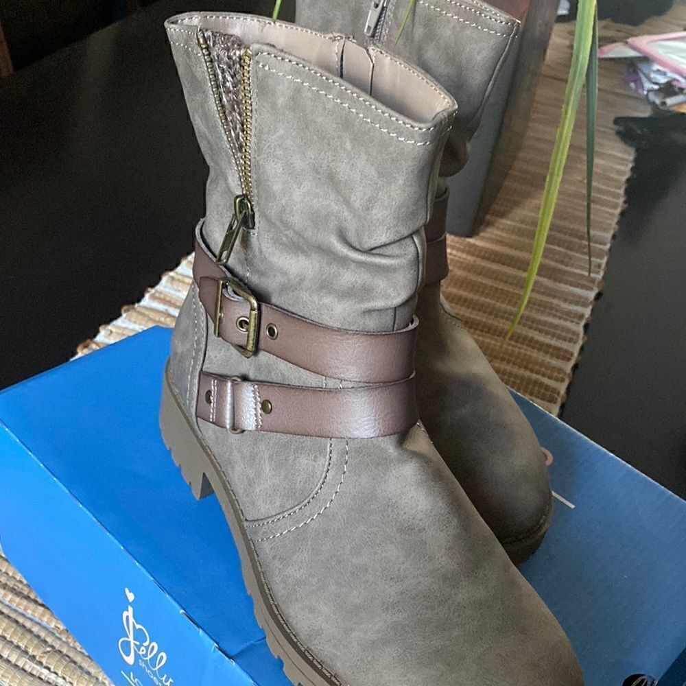 NWOT grey scrunch top ankle boot size 8